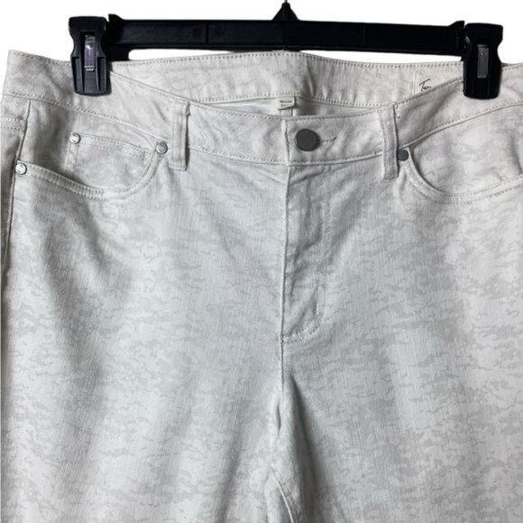 Two by Vince Camuto Camo Jeans Plus Size 14 White Straight Leg - Picture 4 of 8